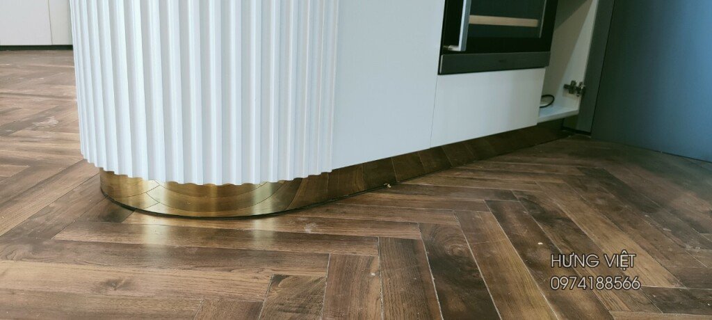 Thi công nẹp inox trang trí tường và vách ốp - Hưng Việt