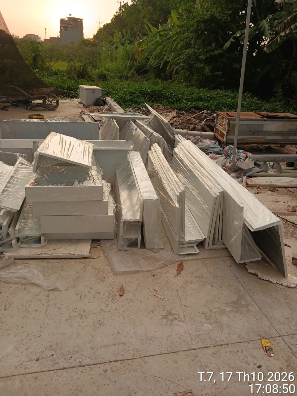 Chi tiết nhôm chấn gấp bọc màng bảo vệ